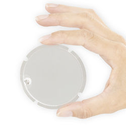 Godox V1 - glass on flash head (outside)